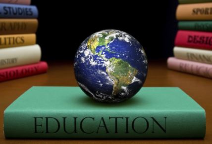 What is ariana grande Education?