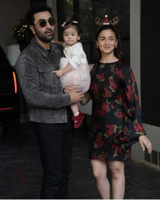 Raha Kapoor Face Reveal to Public - ऐसी दिखती है प्यारी राहा कपूर 2 Little Raha Kapoor Face