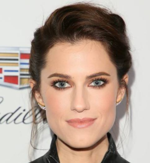 Allison Williams Hair and eye color details